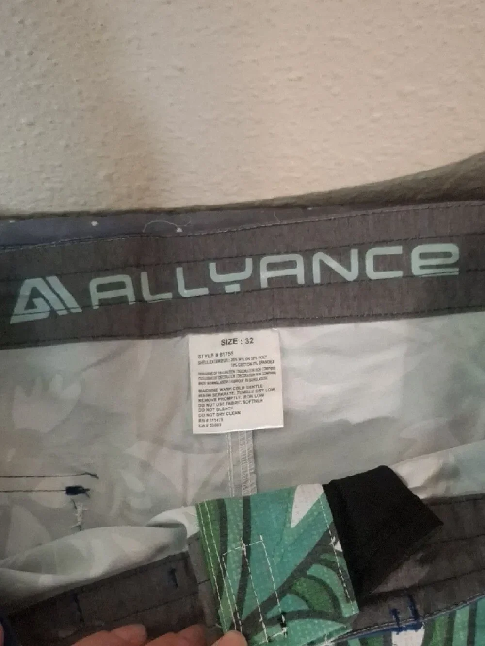 Allyance Green Floral Men's Board Shorts size 32